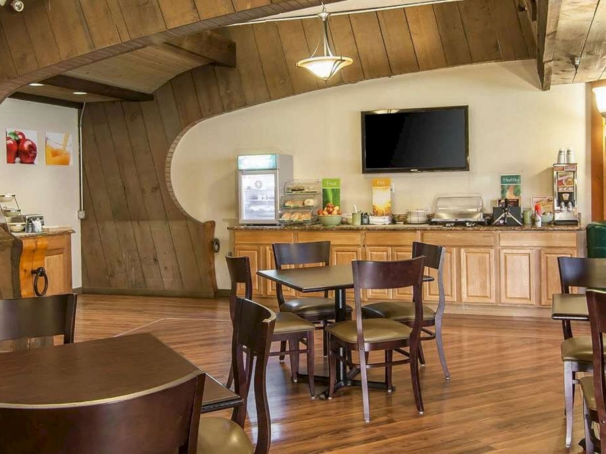 Quality Inn & Suites at Coos Bay