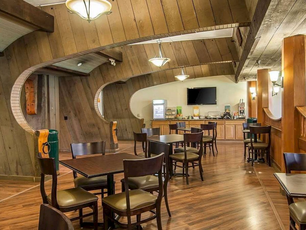 Quality Inn & Suites at Coos Bay